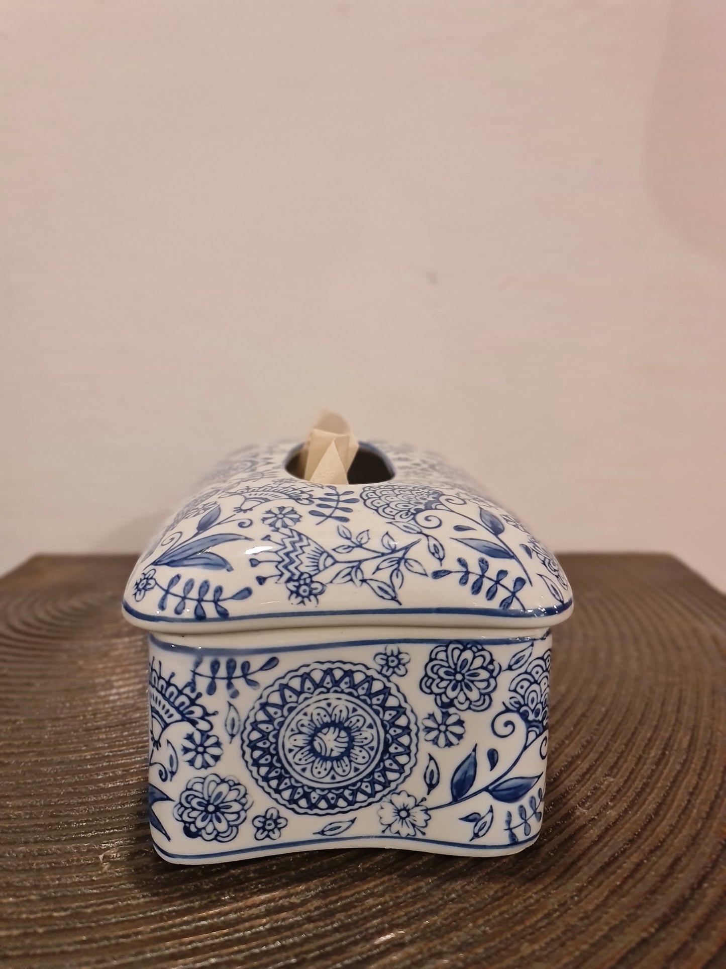 BLUE POTTERY TISSUE BOX