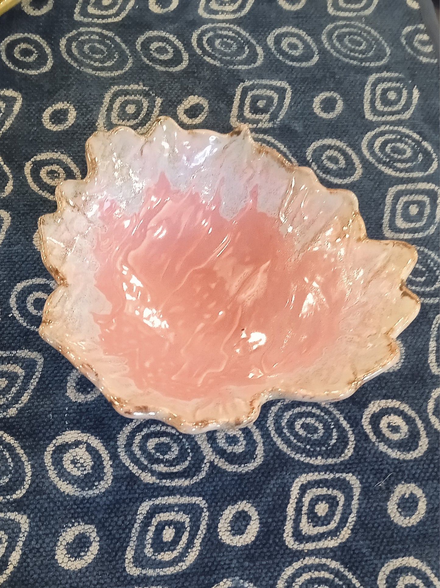 Rouge 8" Ceramic Leaf Serving Bowl