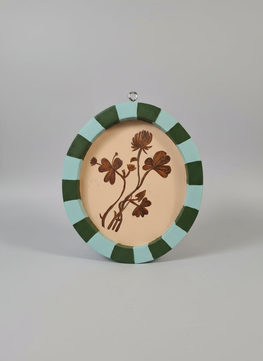 FLOWER PAINTING IN OVAL FRAME SET