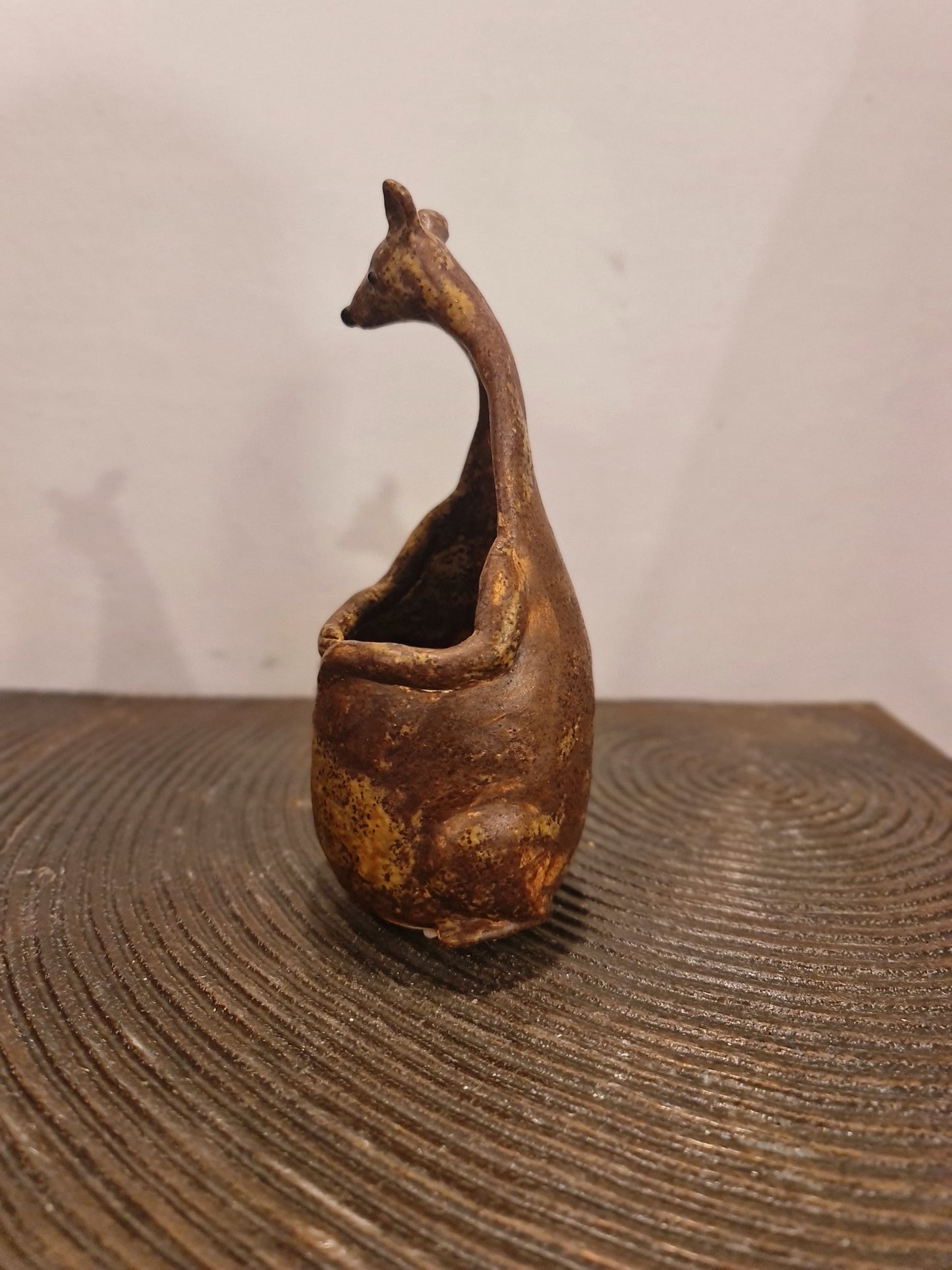 KANGAROO PENSTAND