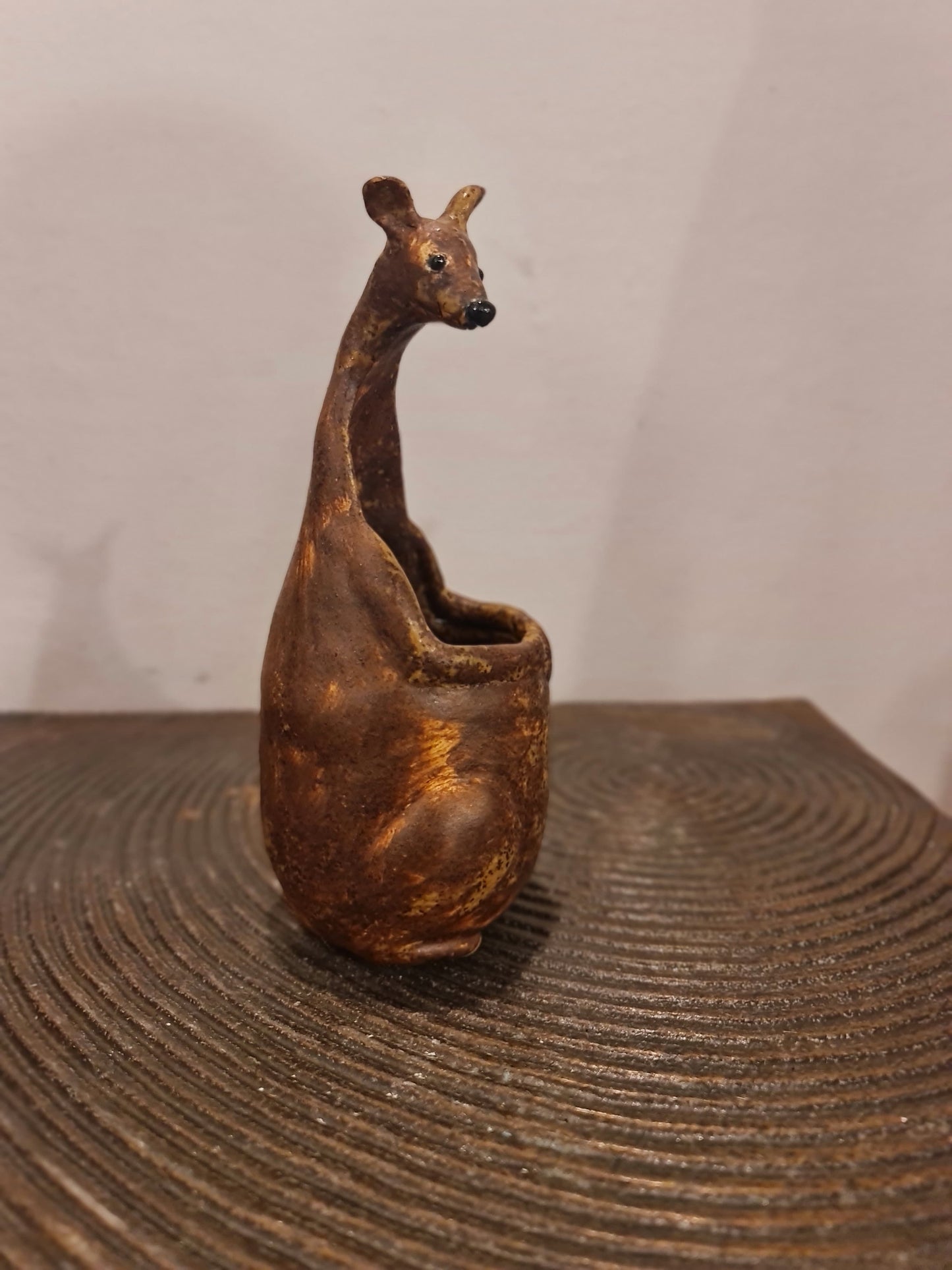 KANGAROO PENSTAND