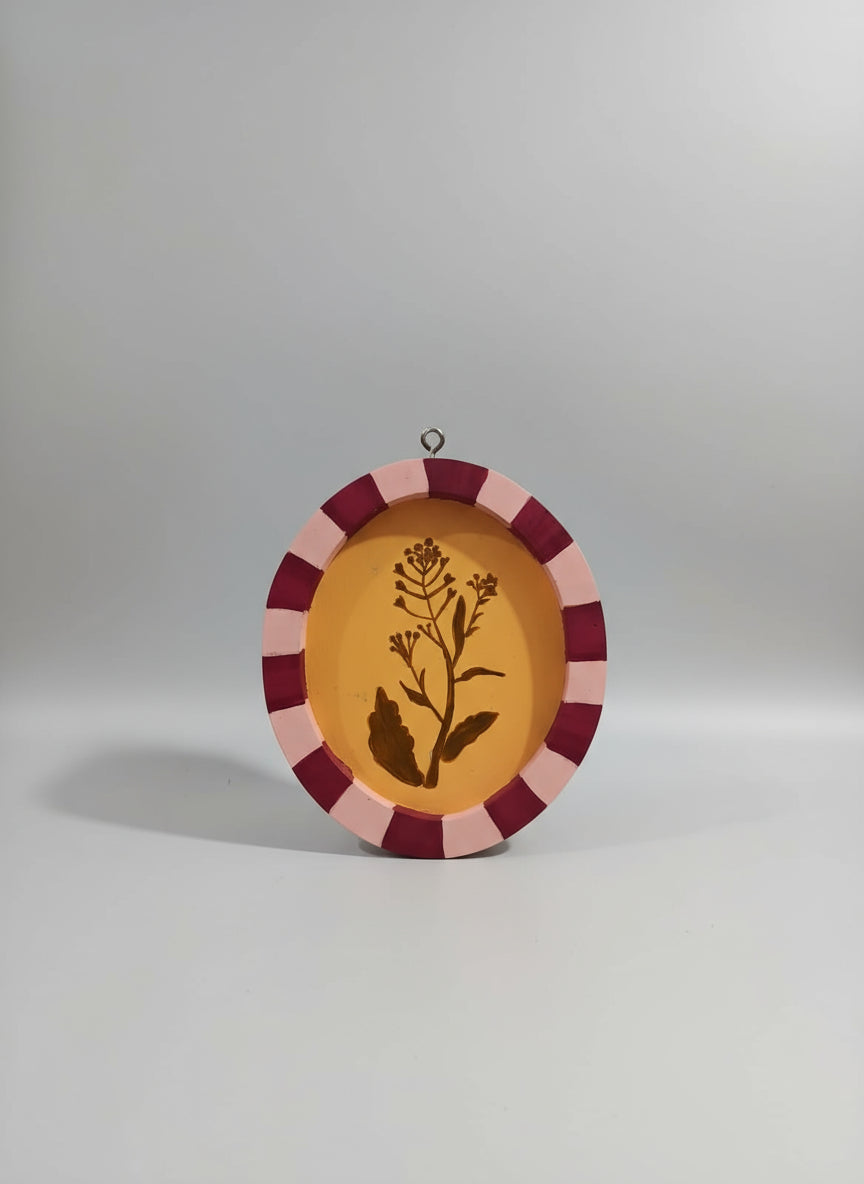 FLOWER PAINTING IN OVAL FRAME SET