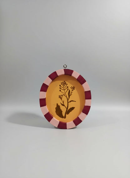 FLOWER PAINTING IN OVAL FRAME SET