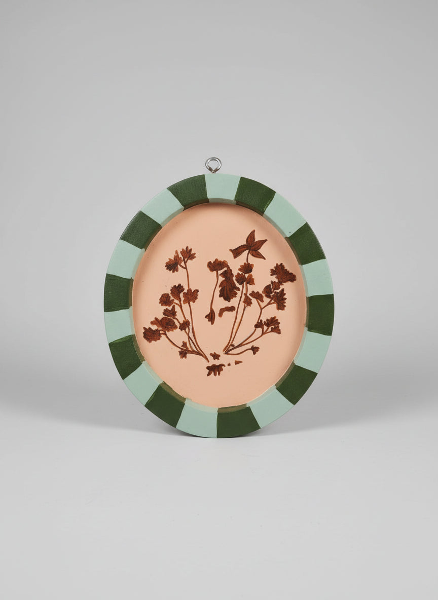 FLOWER PAINTING IN OVAL FRAME SET
