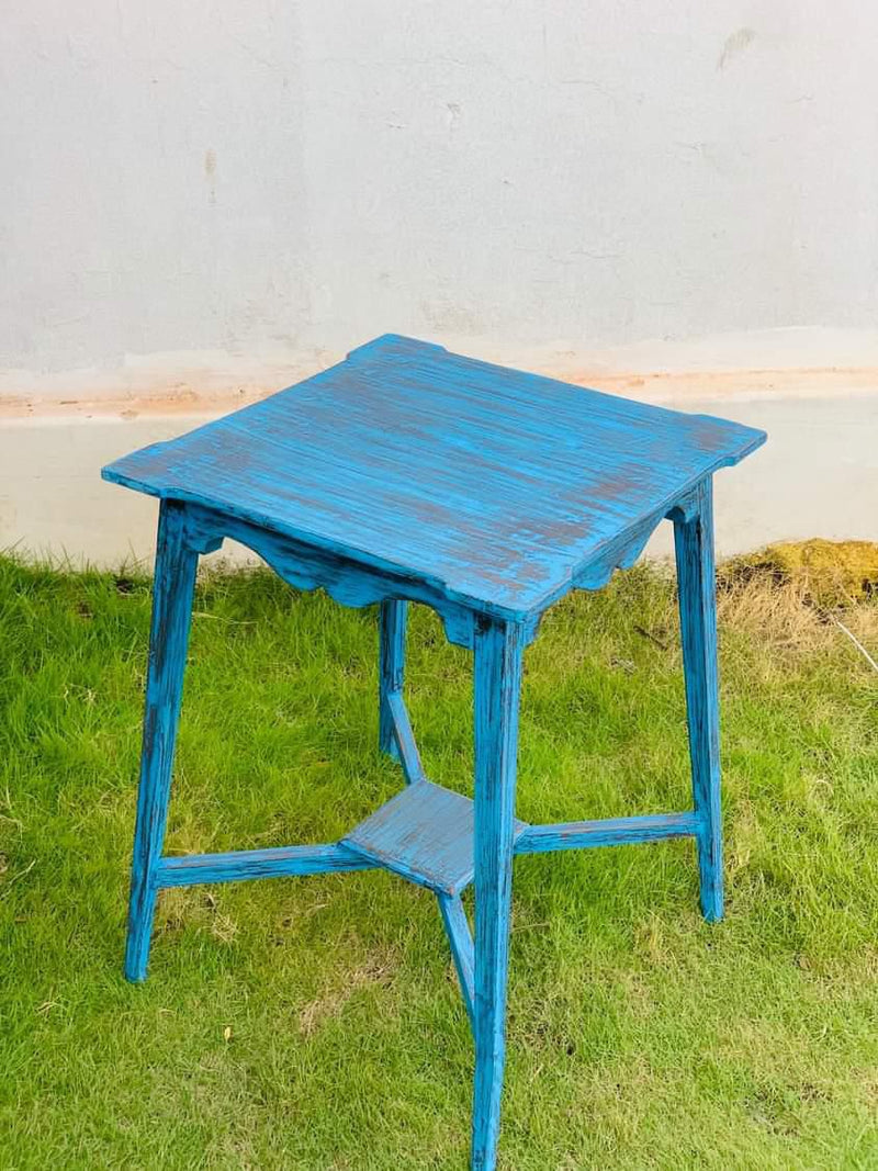 VINTAGE TABLE