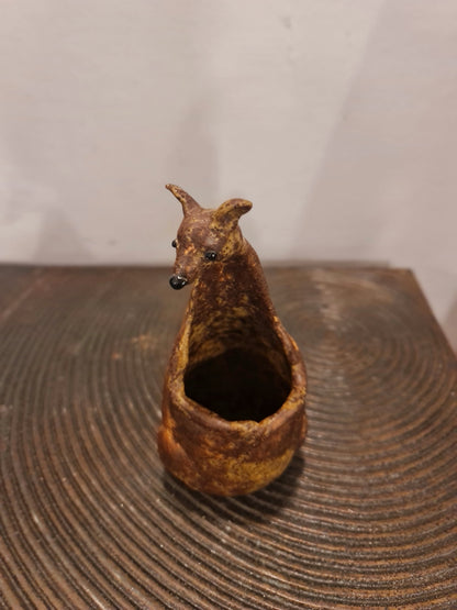 KANGAROO PENSTAND