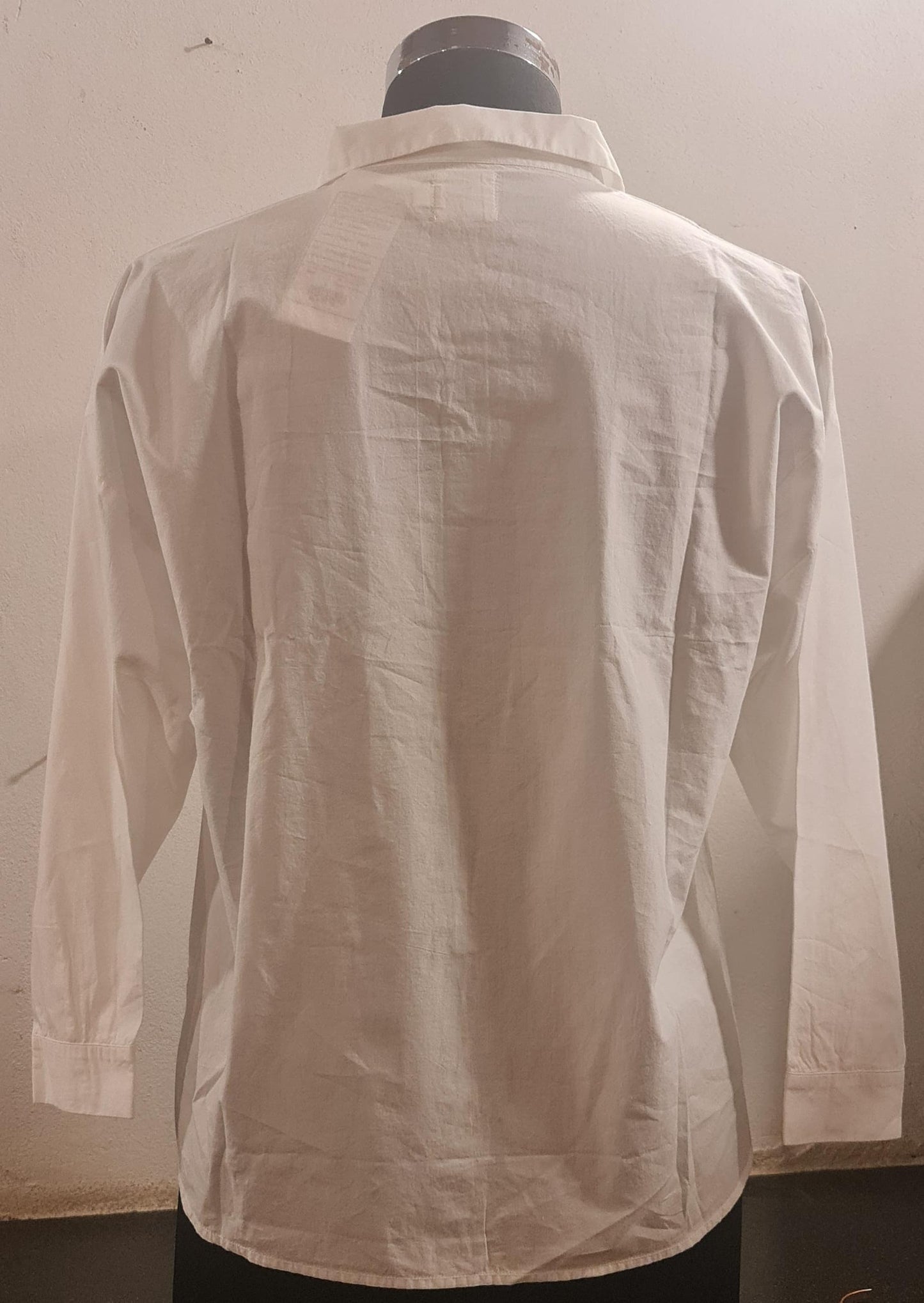 WHITE SHIRT WITH LONG SLEEVES