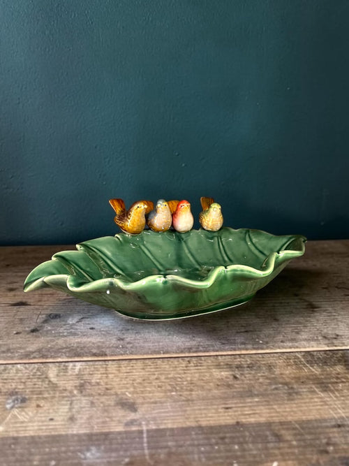 Leaf plate with bird