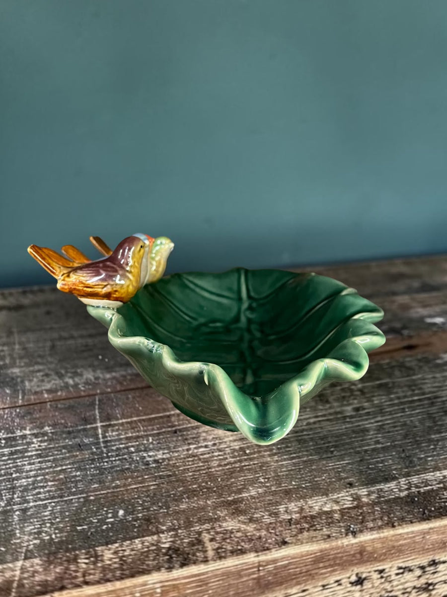 Leaf plate with bird