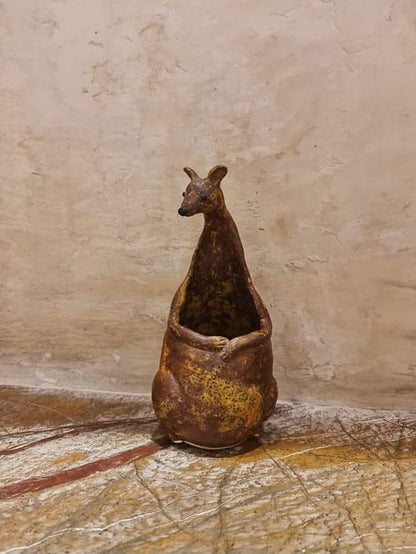KANGAROO PENSTAND