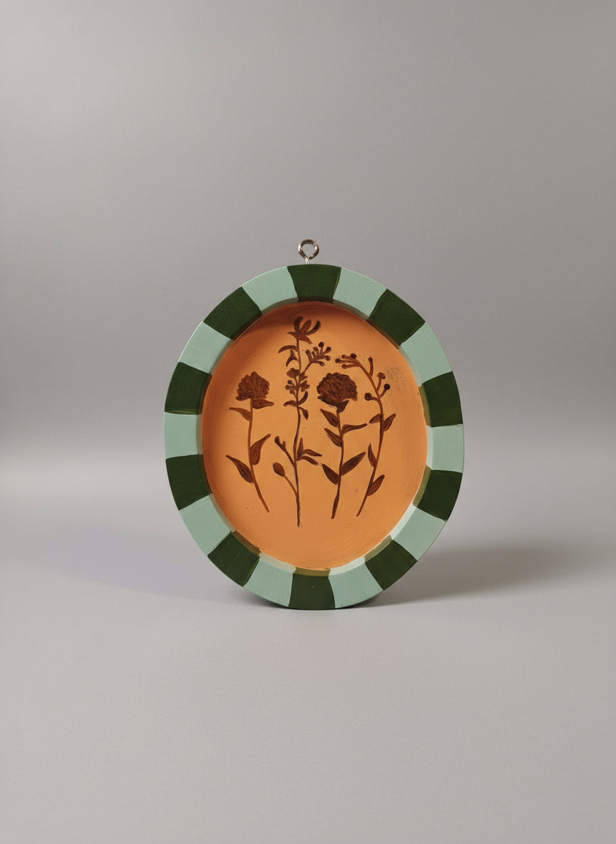 FLOWER PAINTING IN OVAL FRAME SET