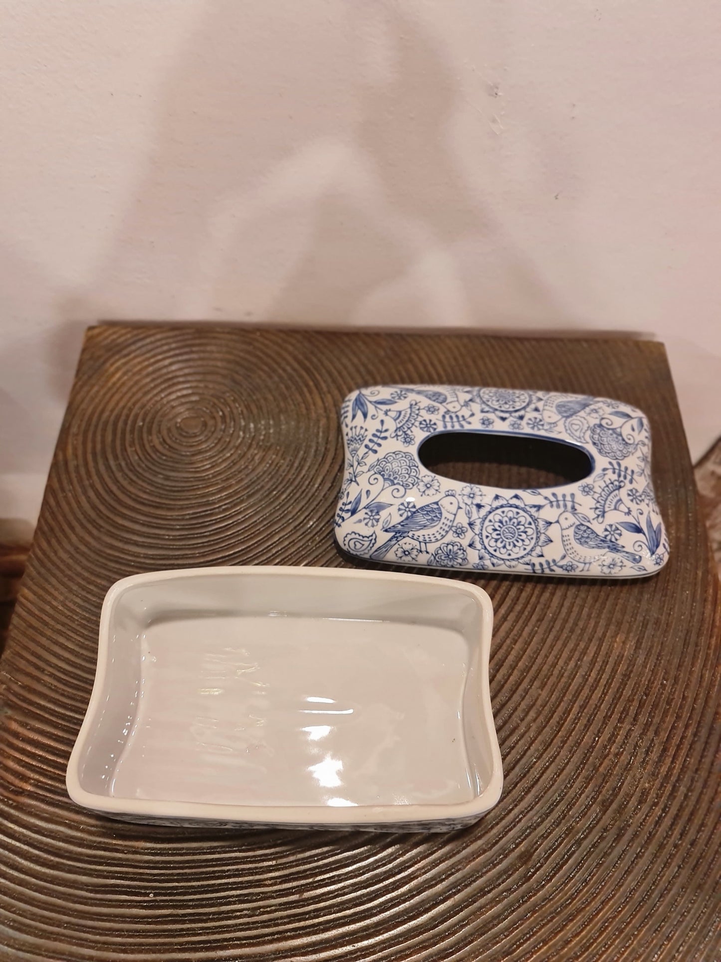 BLUE POTTERY TISSUE BOX