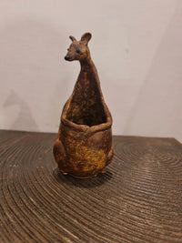 KANGAROO PENSTAND