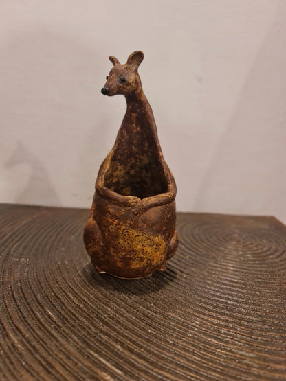 KANGAROO PENSTAND