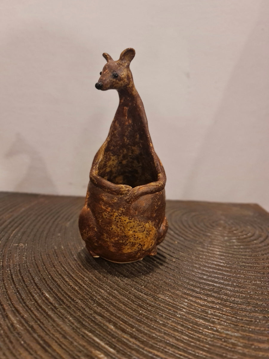 KANGAROO PENSTAND